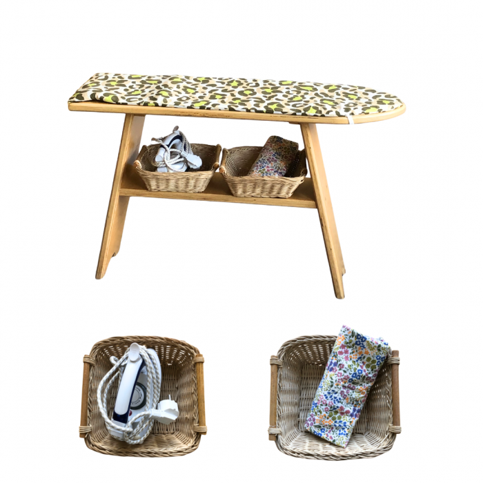 Ủi quần áo (Ironing Clothes)